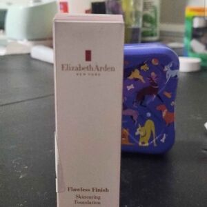 Elizabeth Arden Flawless Finish Skincaring Foundation in White and Red